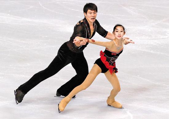 2012年的5月初,张昊和牵手14年的老搭档张丹"分手,与只有16岁的腥怂