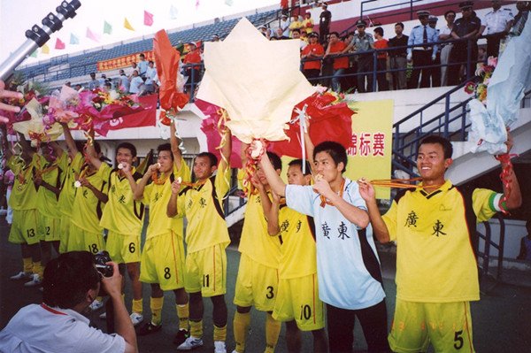 2005年全国聋人足球锦标赛，郑国栋的球队首次夺冠