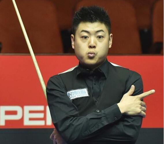 表情帝梁文博大吼大跳庆祝失误抽自己耳光