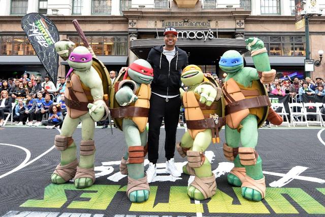 nba球员卡梅罗安东尼5月21日在纽约市《忍者神龟:冲出阴暗》(下称《忍