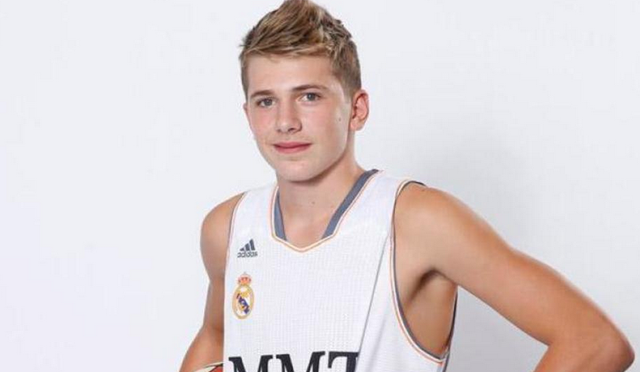 2012年的4月,东契奇代表斯洛文尼亚的奥林匹亚联盟少年队打球,在u13