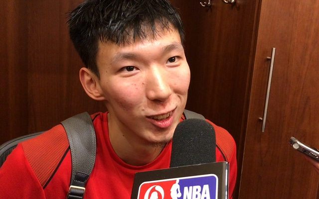 直击-周琦赛后点评哈登表现 一句话逗乐全场媒体