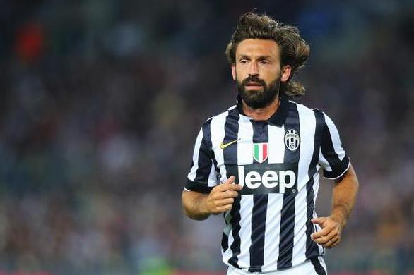 皮尔洛享受到皇马球迷的掌声