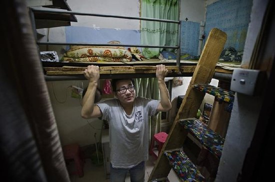 北京"蚁族"调查:很多来自农村 多是高学历贫困