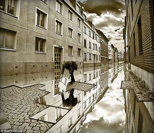 组图:24岁小伙用计算机描绘空间错乱扭曲照