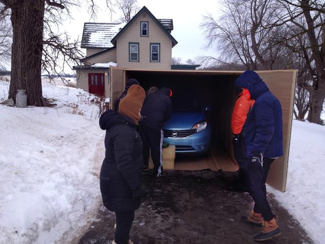 巨型亚马逊包裹 用超大包装箱打包汽车【图】