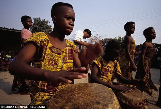 同时,科学家研究人类基因血统发现,像现代欧亚人和现代北非人都携带着