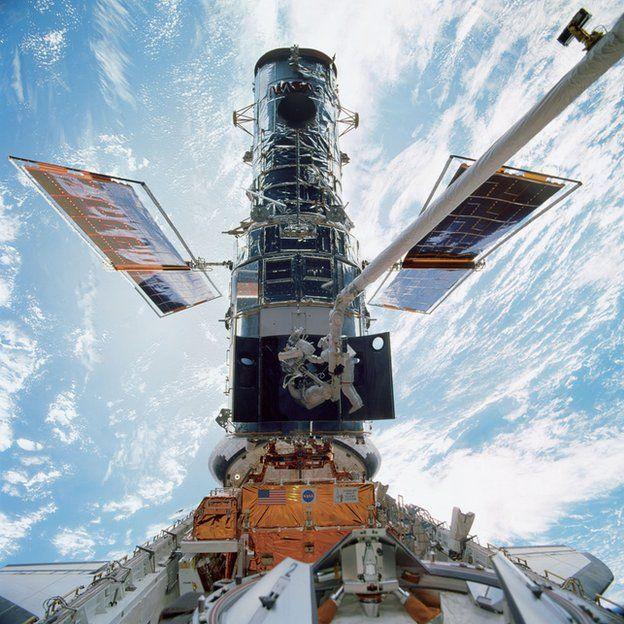 人类的科技瑰宝哈勃太空望远镜升空25周年