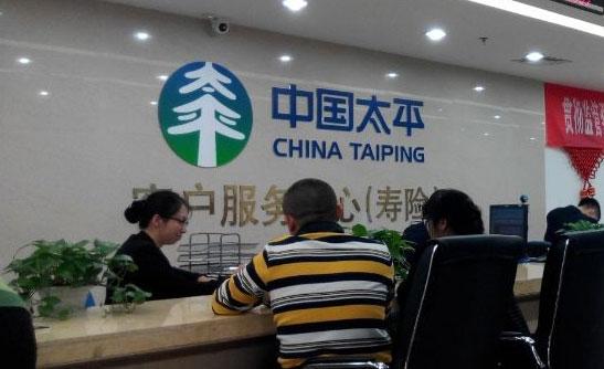 钟丽缇分录节目里似假戏真做 与小12岁张心伦硕影挽手
