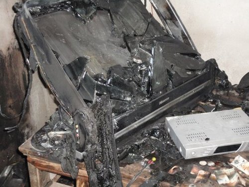 海信电视线路故障引发爆炸 厂商撒手不管(图)