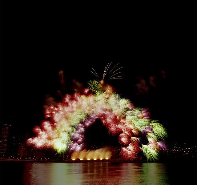 月4日是美国独立日国庆节,全美各地按照惯例上演了精彩纷呈的烟花表演