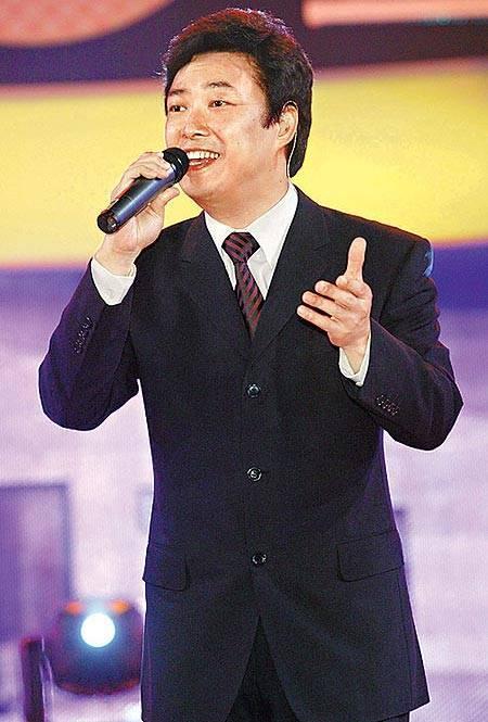 费玉清父亲过世却无法送终 整个人消瘦了不少