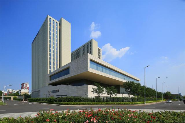 天津数字电视大厦二期工程是一栋集多功能剧场,电视文化交流中心和