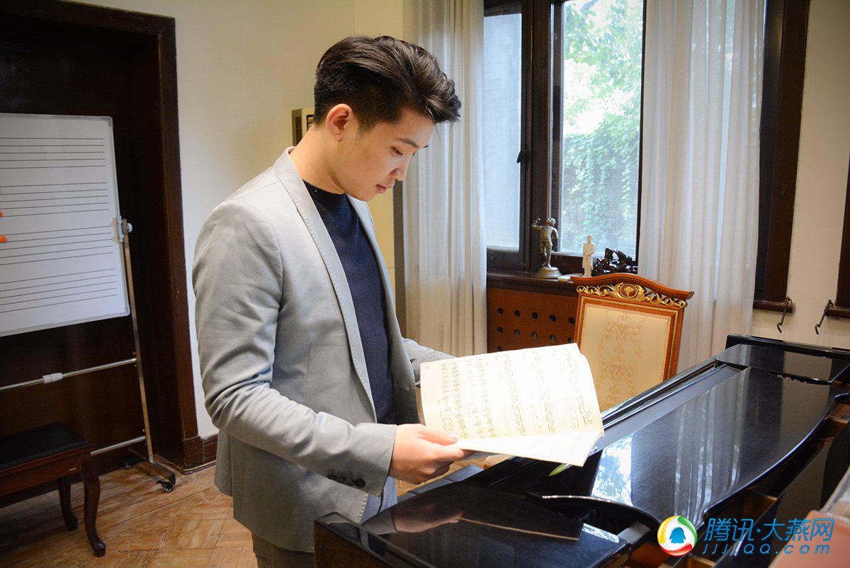 举办过多场独奏音乐会,面对这些,钢琴家鲍释贤却觉得,在天津的老宅子