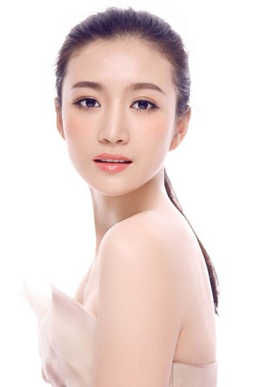 《当家的女人》饰:英子        《情暖珠江》饰:陈玉