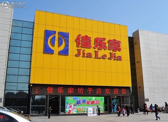 万家福等综合购物中心;另有坊子区人民医院,坊子区邮政局,坊子电信,五