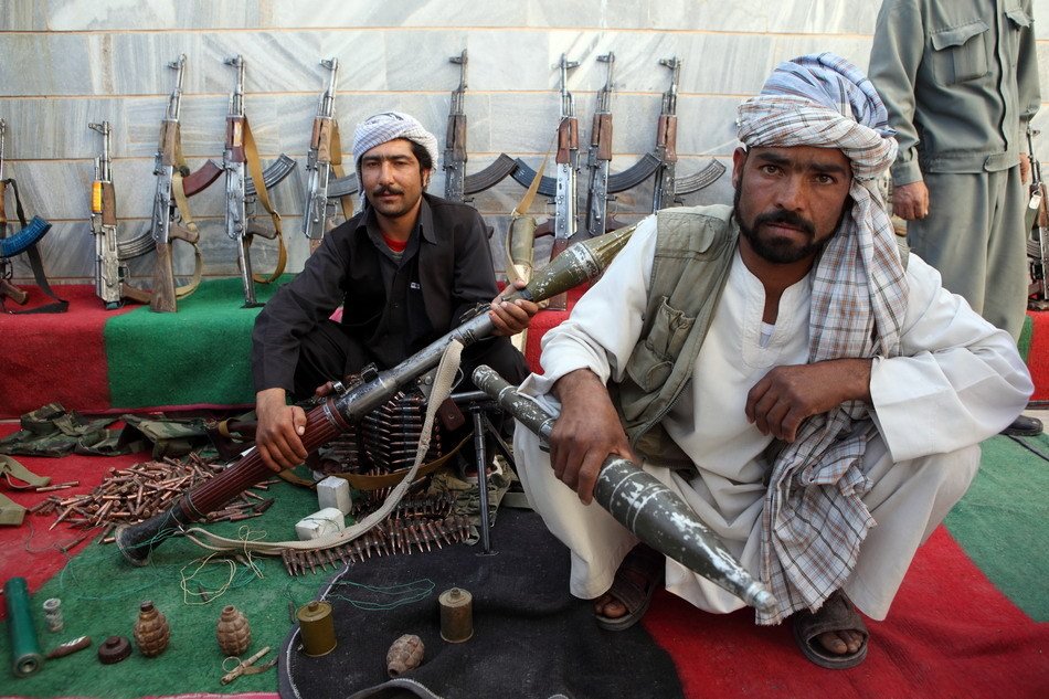 40余名塔利班分子缴械投降