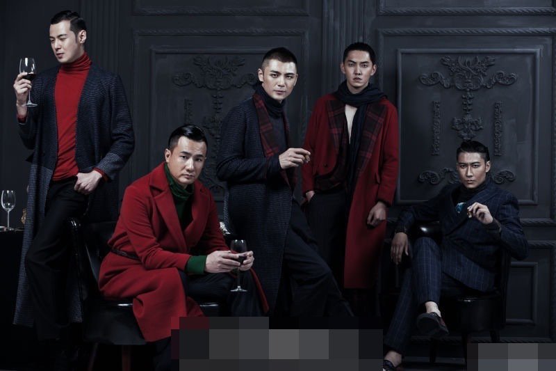 网友"长腿胡乓"在微博晒出一组电视剧《红苹果乐园》主演拍摄的高冷风
