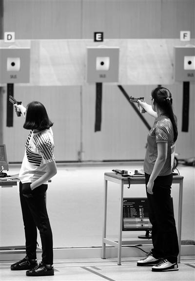 首次参加亚运会的我省运动员王倩在比赛中顶住了压力,以240