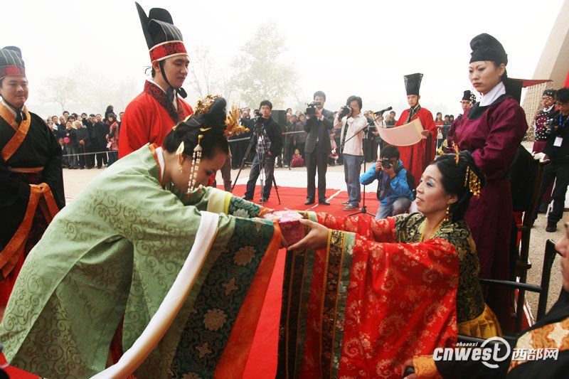 西安上演唐朝宫廷婚礼仪式
