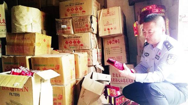 发布时间:2016-09-30 悄悄在家中囤了整整两屋子的烟花