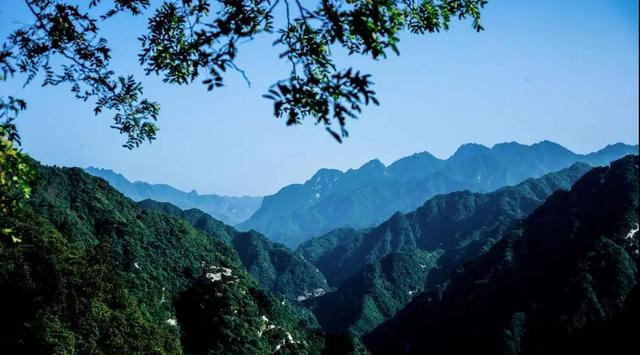 眼前山外之山,空谷绝响!置身山谷,一切皆能感知却仿佛空无.