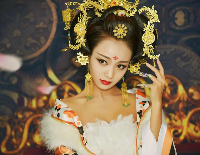 观影团 健康团 品鉴团 阅房军 惠购车 更多原创  老陕寻吃 大秦相亲季