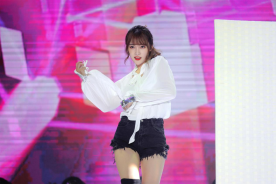 00后少女偶像致敬华晨宇唱《齐天》 宋昕冉大跳抖音神曲