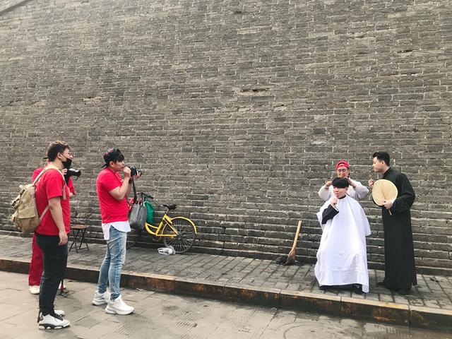 相声新势力卢鑫玉浩西安城墙根拍大片