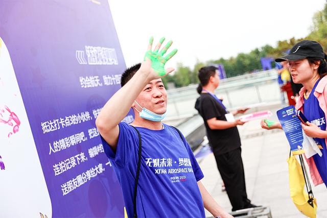 “相约西安 筑梦全运”全城欢乐跑揽月阁站活力开跑