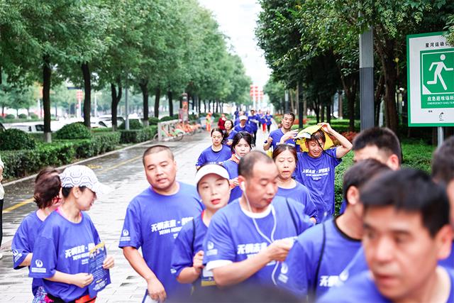 “相约西安 筑梦全运”全城欢乐跑揽月阁站活力开跑
