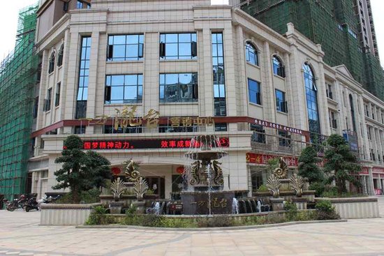 一方泷台 楼盘动态 一方泷台位于江华新区,40万㎡全配套湖景大盘
