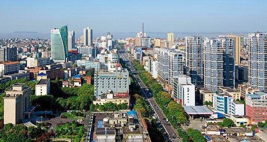 马娜督查岳阳市中心城区公益广告宣传推进工作