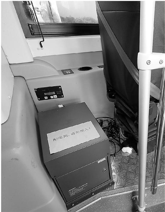 杭州7路公交车换成纯电动新车 车内小黑盒大有乾坤