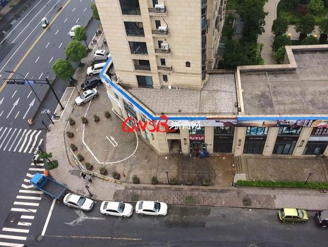 突发！杭州一小区21岁装修工13楼坠下身亡