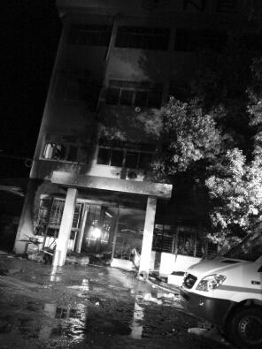 义乌一领带厂爆炸致2死3伤 厂房上空现巨大火球