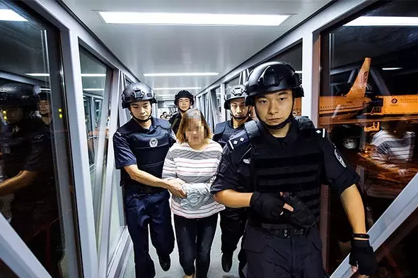 一口流利韩语的神秘女 曾被杭州警方上红色通缉令