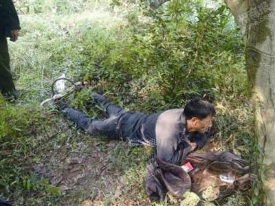 温州一男子砍柴踩到野猪夹 救援半个小时脱险