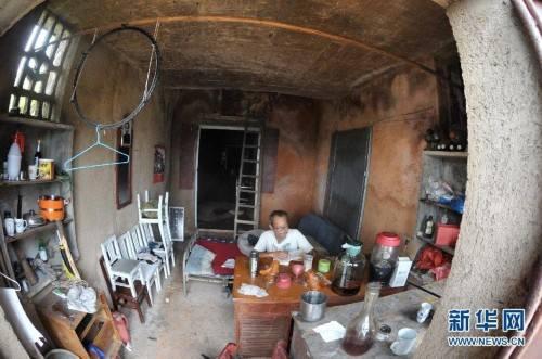 宁波78岁老人反锁房门不接电话 女儿急得报警