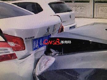 杭州学军中学附近四车追尾 一女子颈部受伤