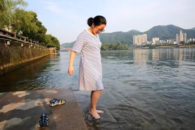 浙江有一条神奇的江，40℃酷暑，敌不过17℃的江水…
