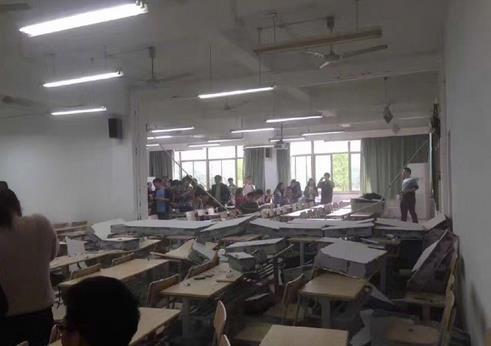 嘉兴学院惊悚一幕 学生在上课墙突然塌了（视频）
