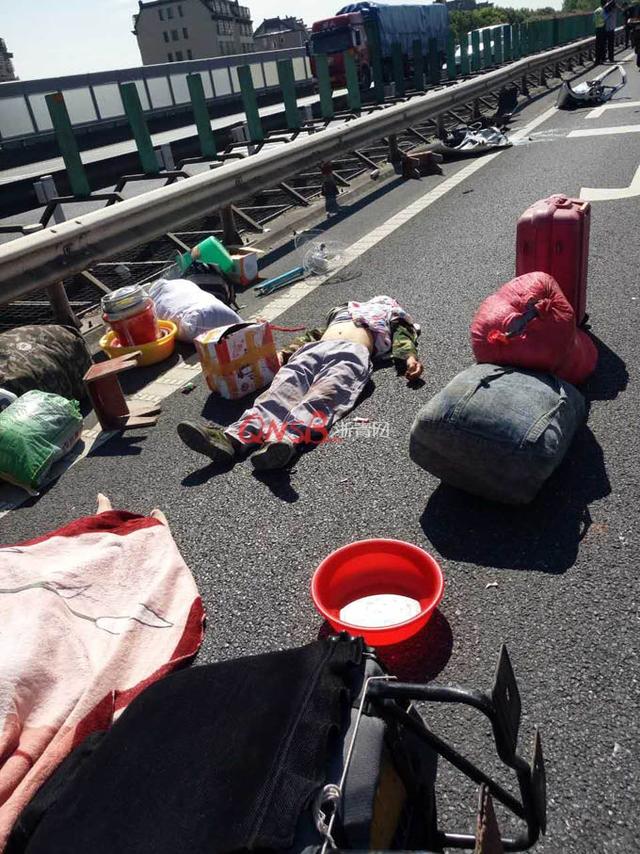 突发！杭州绕城高速两车追尾 三人死亡多人受伤