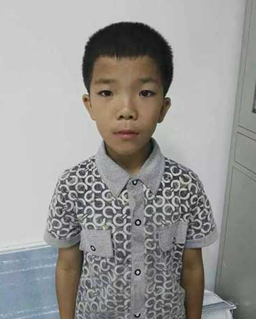 11岁男孩蹭动车逃到宁波 家长说：没钱没时间来接