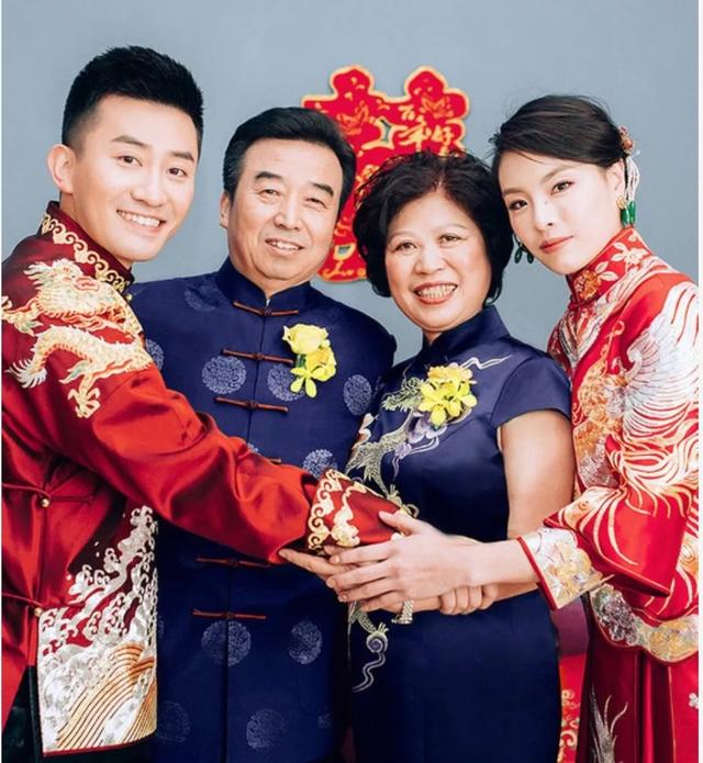 婚礼上的妈妈怎么穿才得体又庄重的挑选攻略