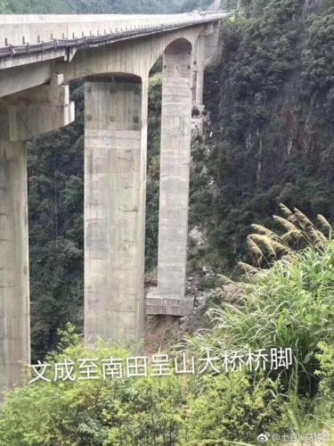 温州一大桥主墩桩基裸露 建设单位：没问题
