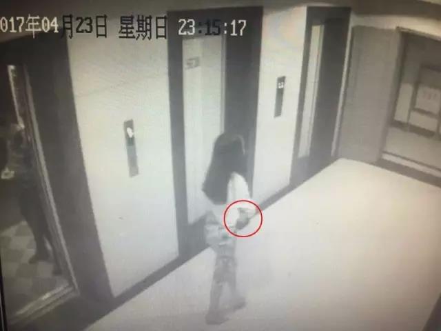 杭州妙龄女深夜报警说被飞车抢夺 结果自己进去了
