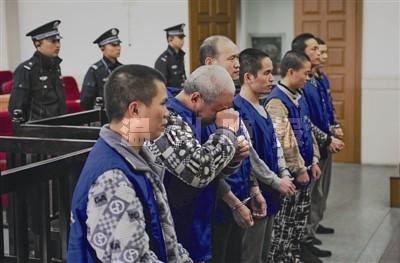 七男子凌晨游荡街头专偷醉汉被判刑 最小的29岁