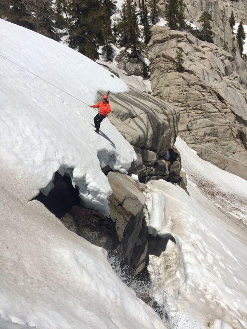 浙江女孩美国登山失联两天 警方：从冰瀑滑落死亡