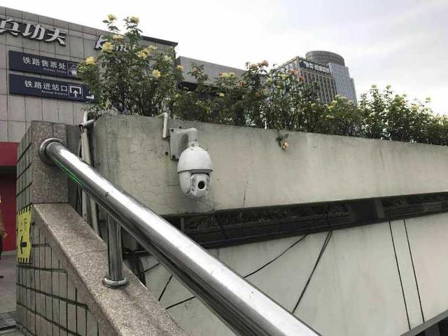 因违停被拍多次 一男子报复杭州城站摄像头
